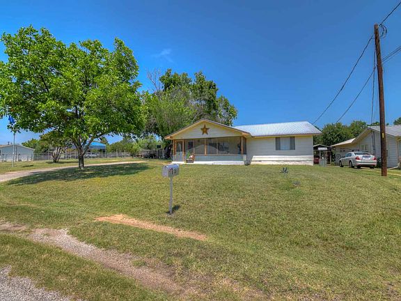 2nd image of 818 Sandy Mountain Dr