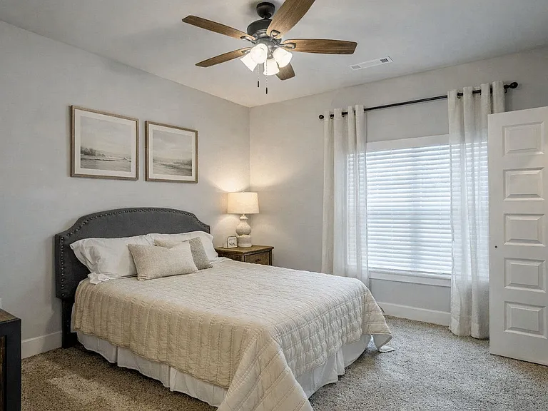 Sycamore Heights Townhome — Photo 18