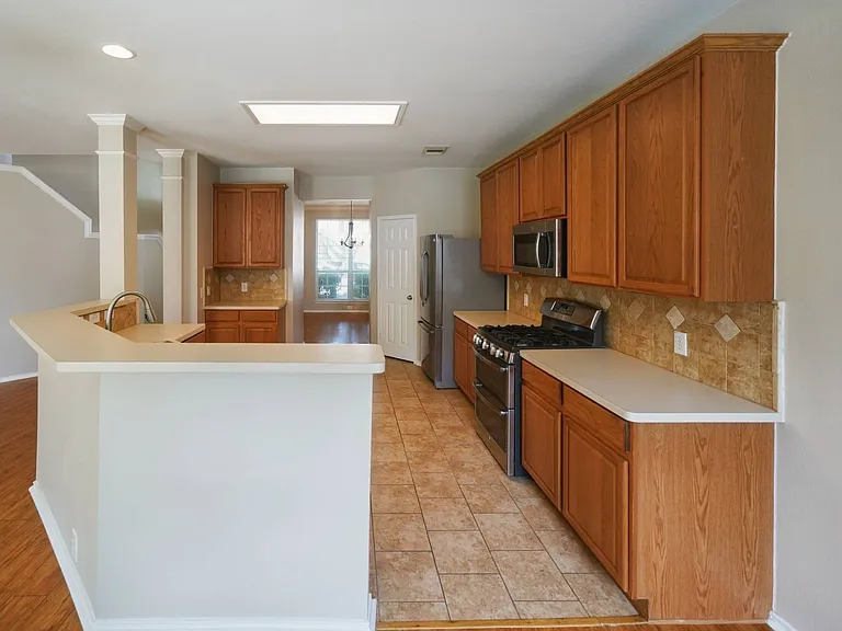 4736 Green Bluff Dr — Photo 12