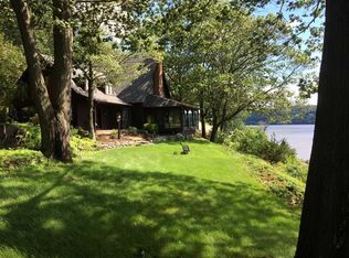 60 River Rd, Hyde Park, NY 12538