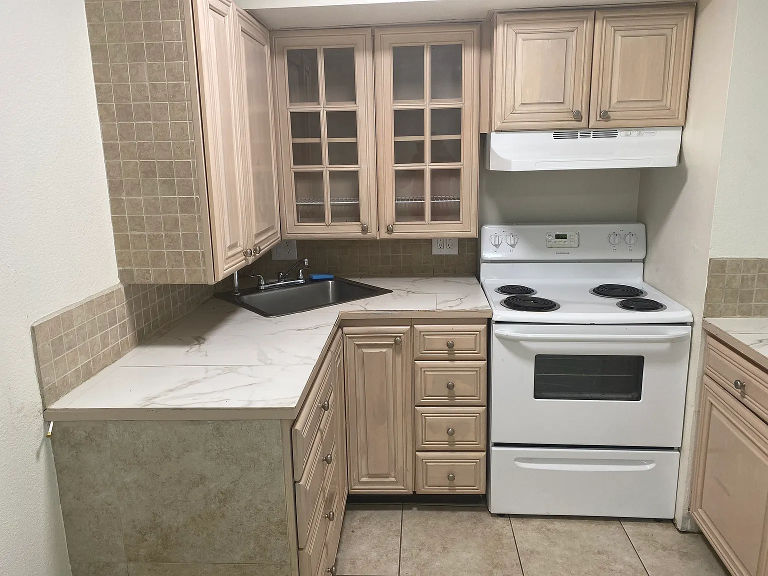 2 bed, 775 sqft, $1,900 — Photo 3