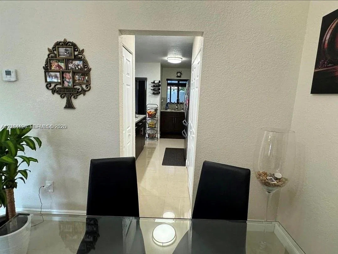 3 bed, 1642 sqft, $4,700 — Photo 3