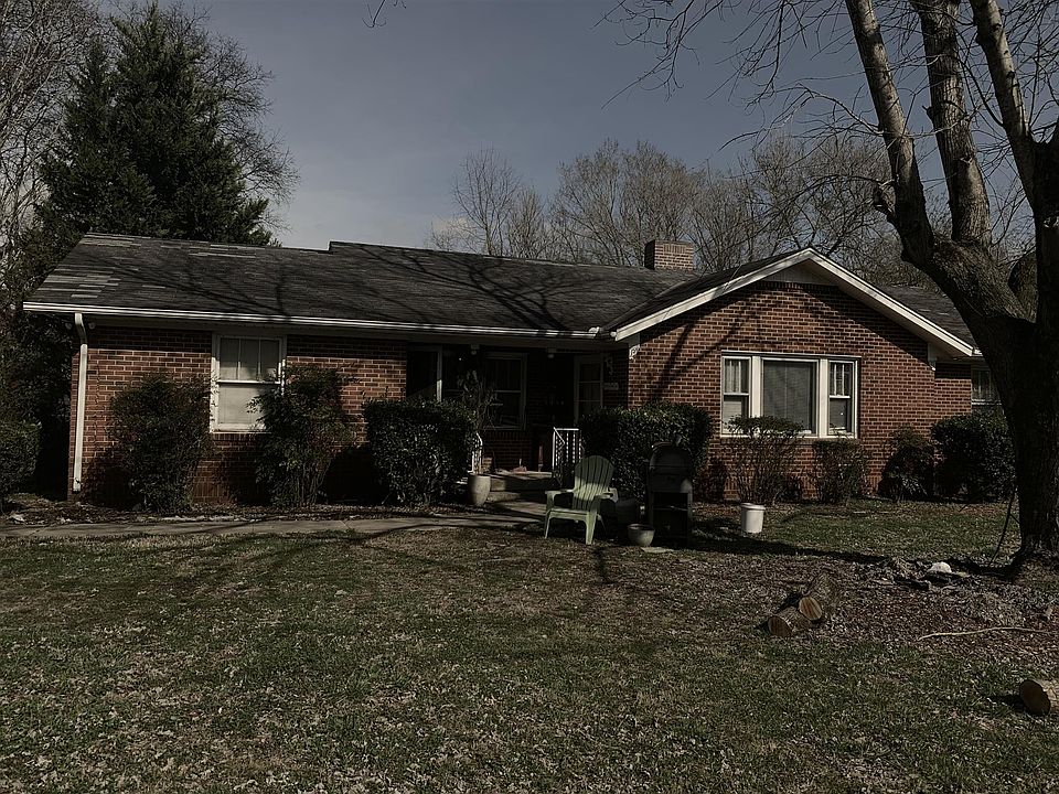 2nd image of 1215 Bradyville Pike