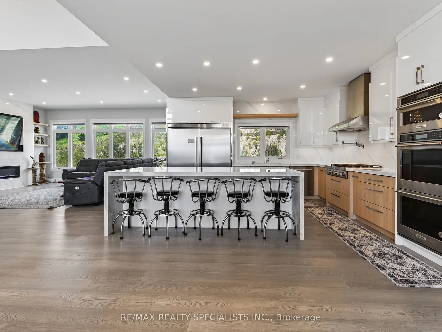 3 bed, $3,500 — Photo 4