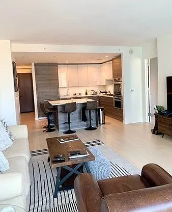 2 bed, 2.5 bath, 1362 sqft, $9,200 — Photo 3