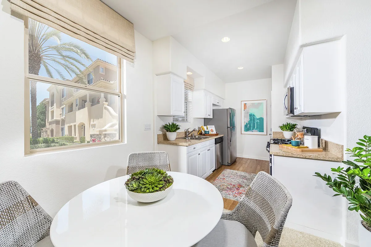 Pacific View Apartment Homes — Photo 1