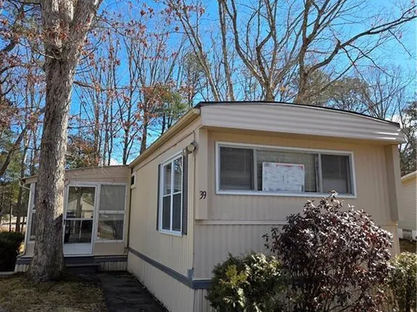39 Park Ln, Coventry, RI 02816