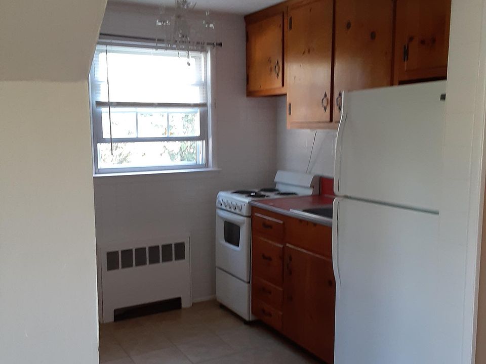1st image of 22 Teaneck Dr