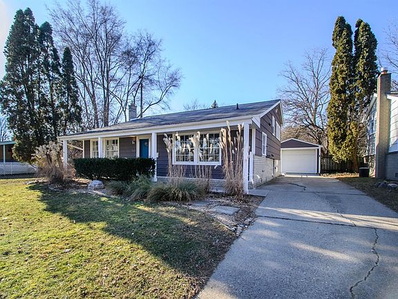 3rd image of 809 Sunrise Ct