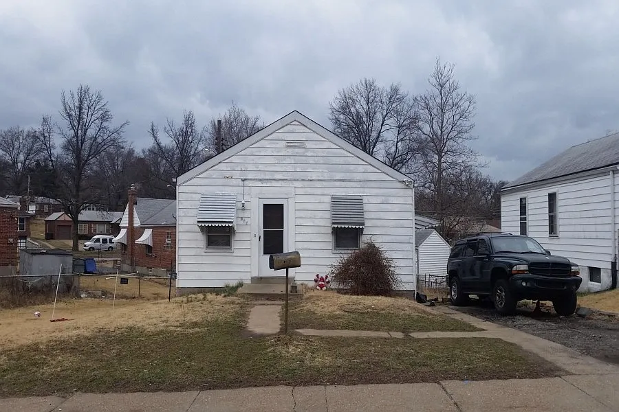 915 Nassau Dr photo 1