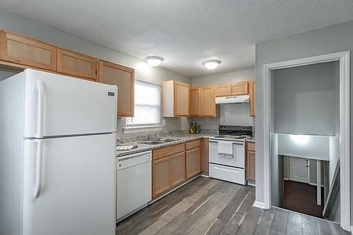 4th image of 838 Sylvan Dr