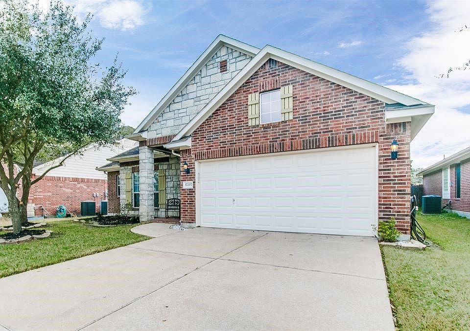 Welcome Home! Lovely 3 bedroom, 2 bath with an extra room off of the master. Huge Covered Patio in back. Don't miss this one!