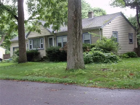 3 Greenville Dr, Barrington, RI 02806