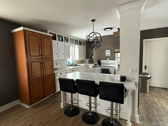 3rd image of 1645 Bad Axe Rd