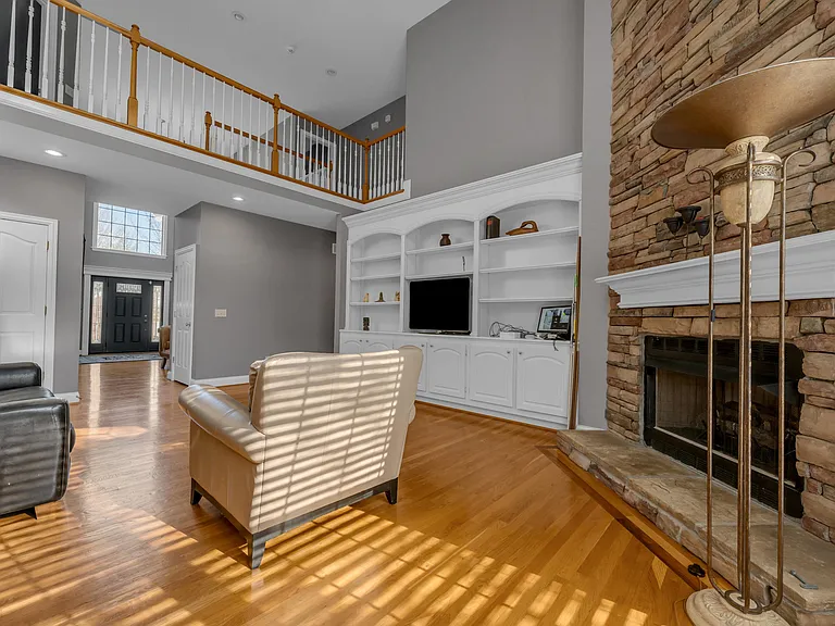 2185 Roswell Dr — Photo 5