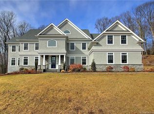 2 Adirondack Trl, Easton, CT 06612