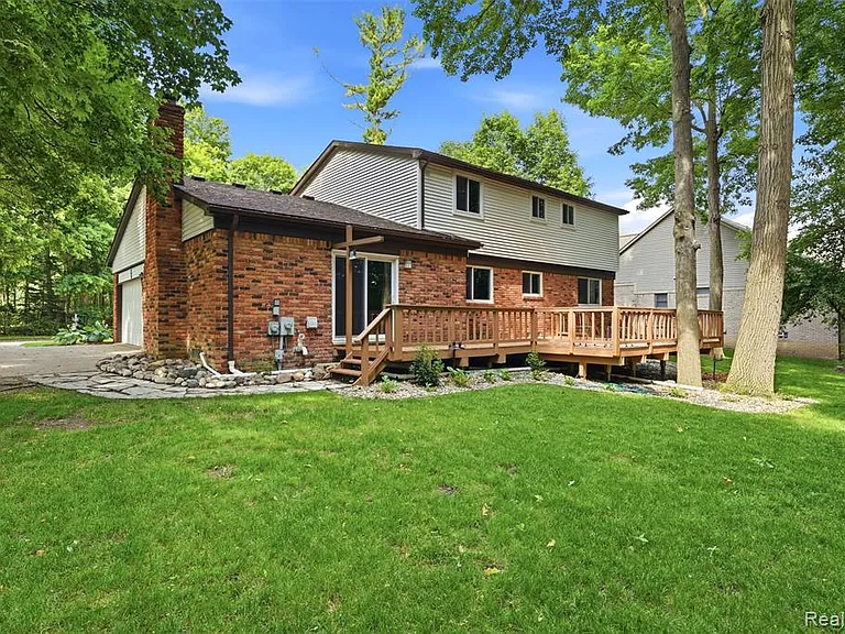 1880 Welling Dr — Photo 36