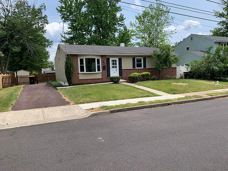 525 Cypress St — Photo 2