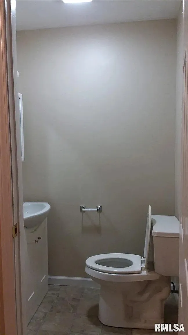 2 bed, 1.5 bath, 800 sqft, $900 — Photo 3