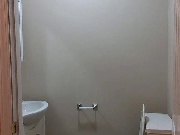 3rd image of 1011 W Poplar St APT 14