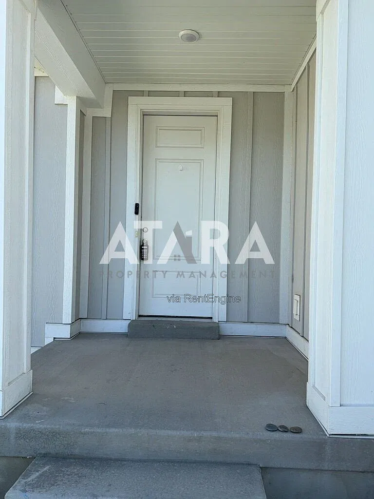 6 bed, 3.5 bath, 3400 sqft, $3,100 — Photo 4