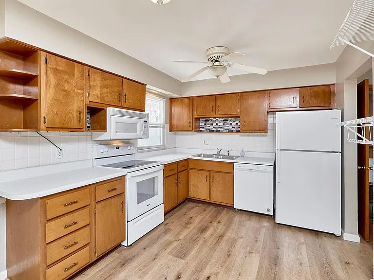3204 Bristol Hall Dr — Photo 9