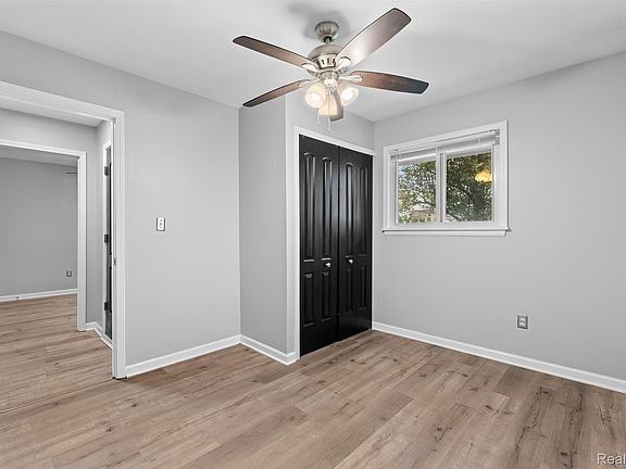 5th image of 2419 Normandy Rd