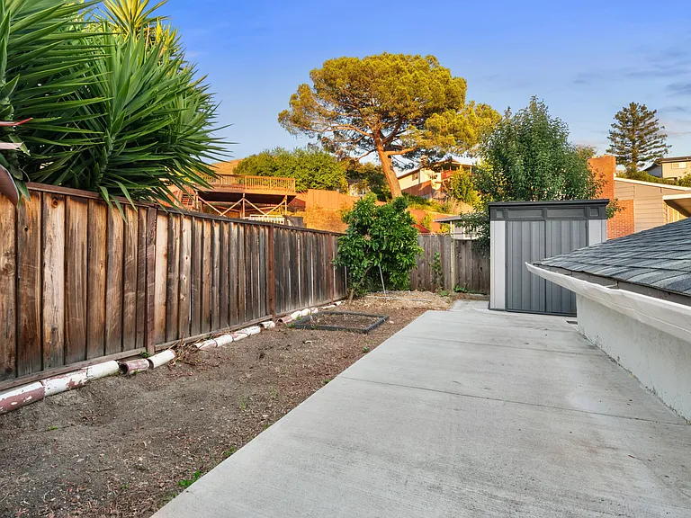 430 Monaco Ave — Photo 48