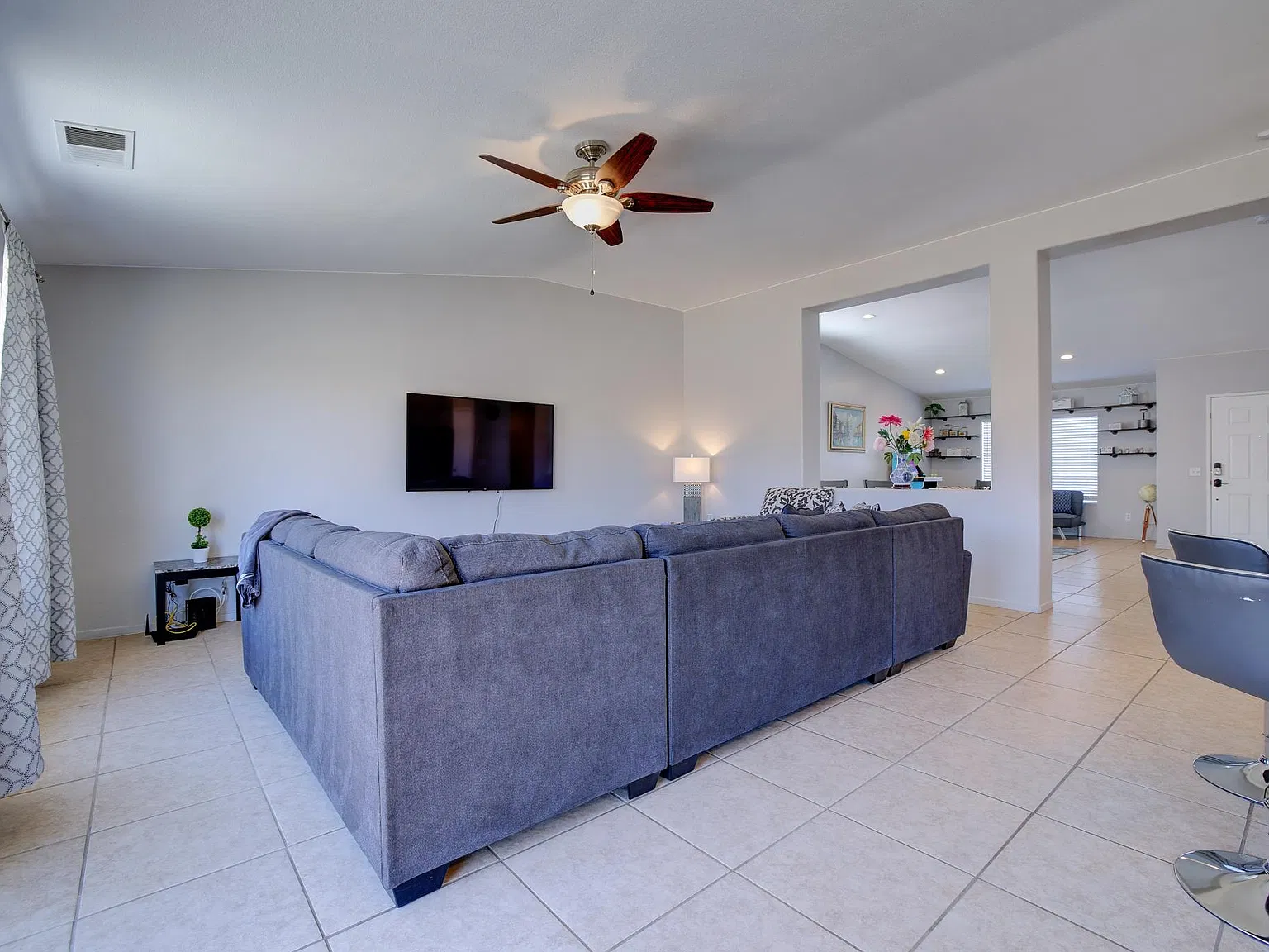 4 bed, 2194 sqft, $3,700 — Photo 4