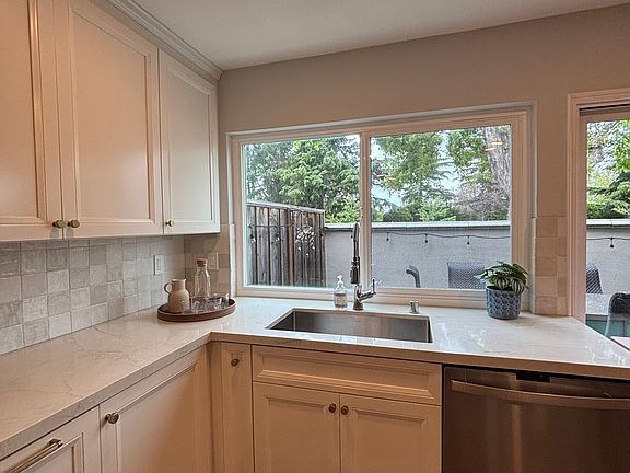 5th image of 105 Elm Wood Ct