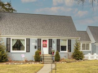 17832 Dunblaine Ave, Beverly Hills, MI 48025