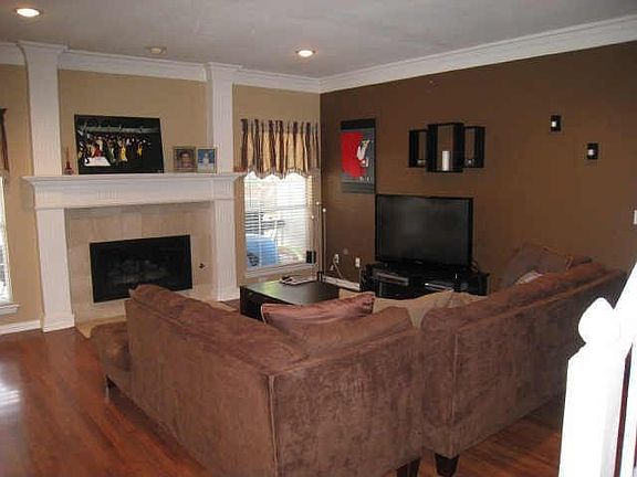 3rd image of 1119 Lakewood Dr