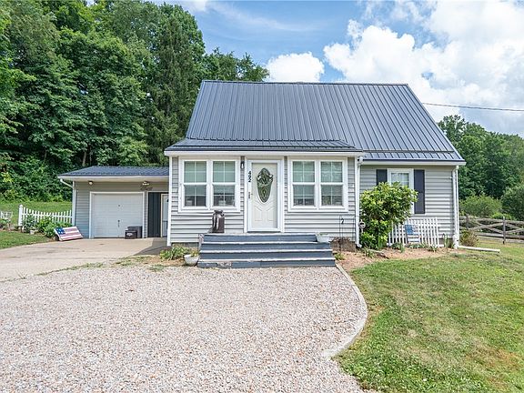 3rd image of 492 Mapletown Rd