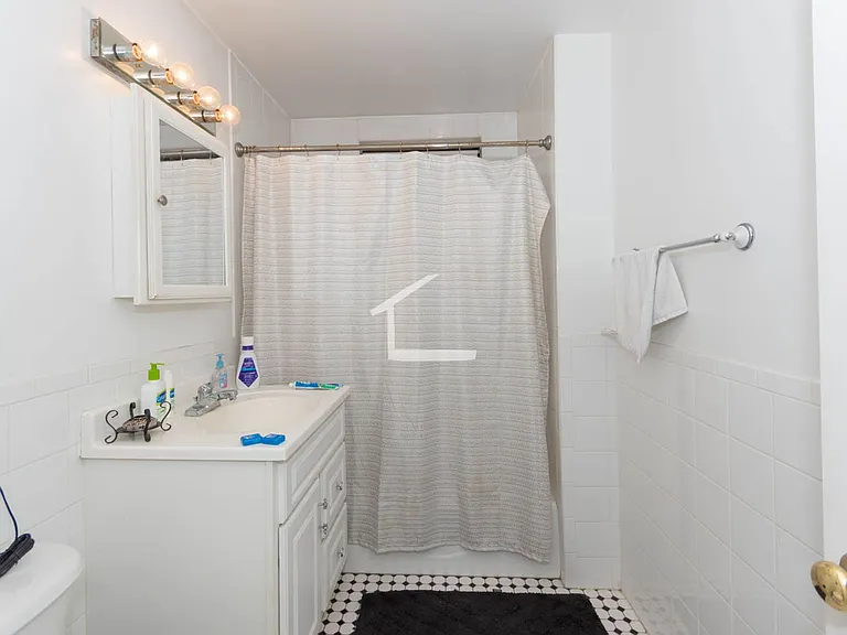 4 Park Vale Ave #8 — Photo 12