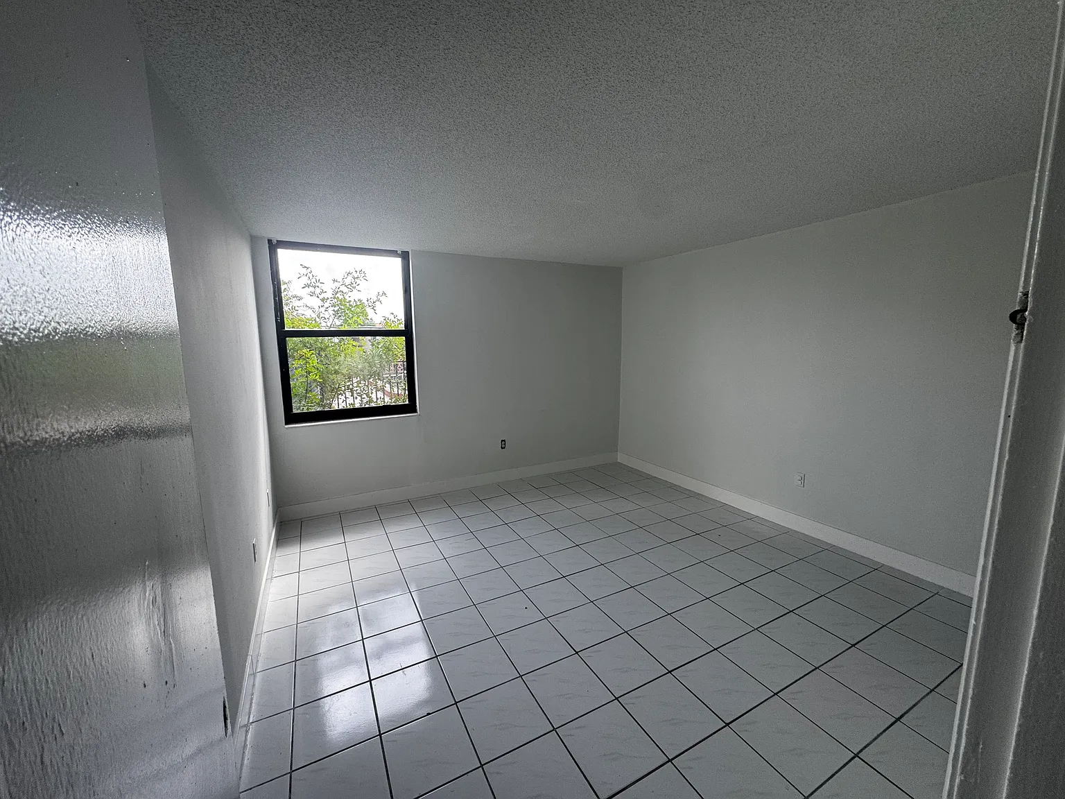 6565 W 2nd Ct — Photo 4