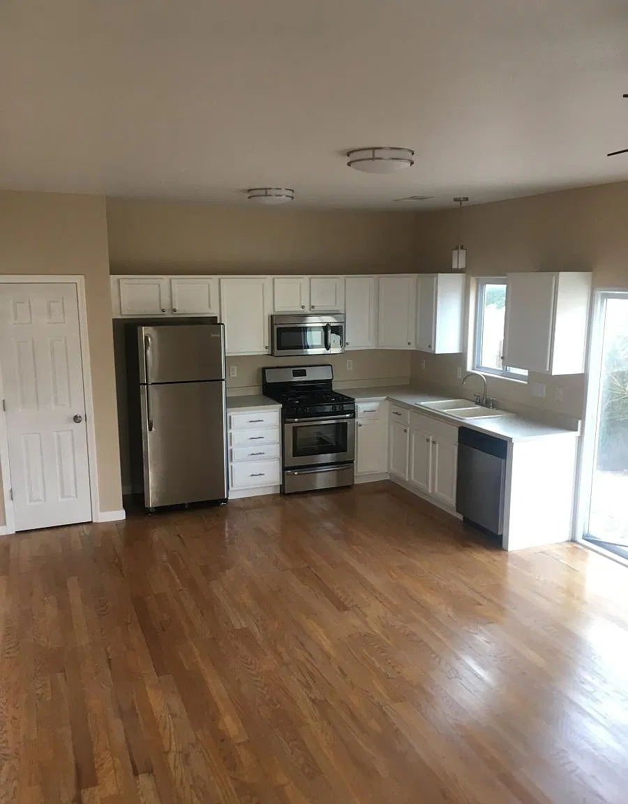 1551 Dorothy Lois Drive NE — Photo 1