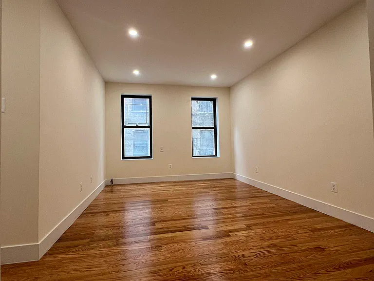 11-24 46th Ave #1B — Photo 4