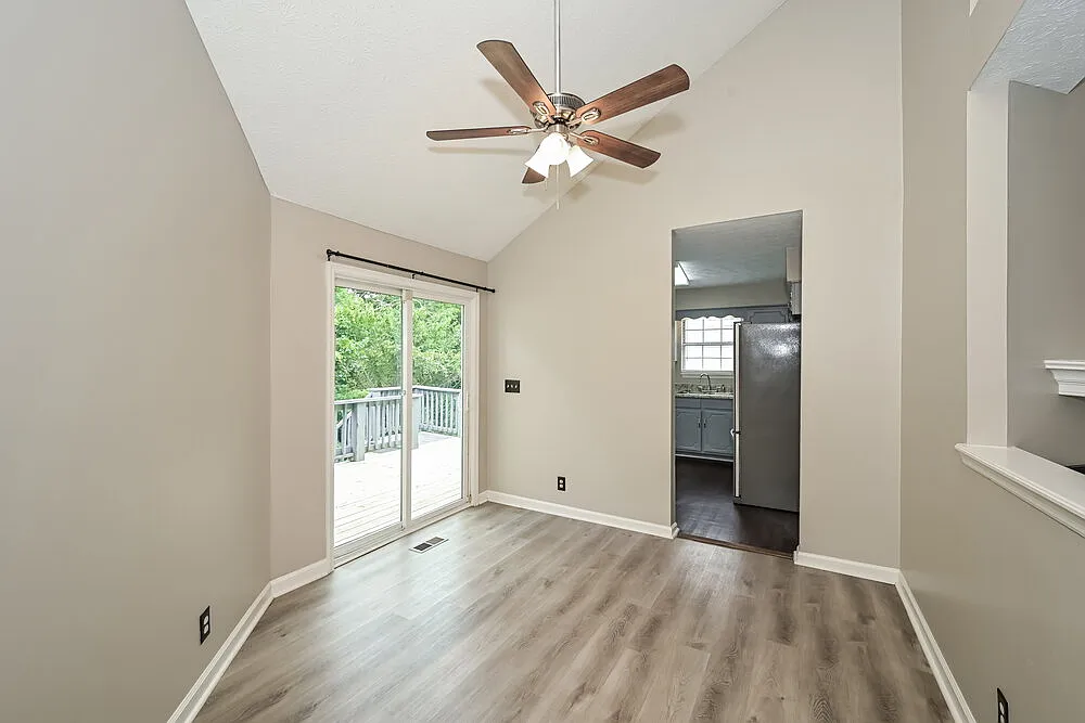 3 bed, 2.0 bath, 1409 sqft, $2,065 — Photo 4