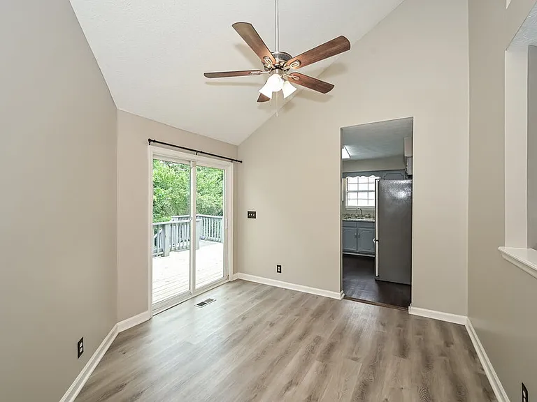 5340 Village Way — Photo 4