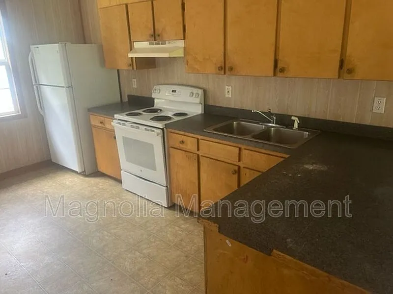2 bed, 1.0 bath, $875 — Photo 2