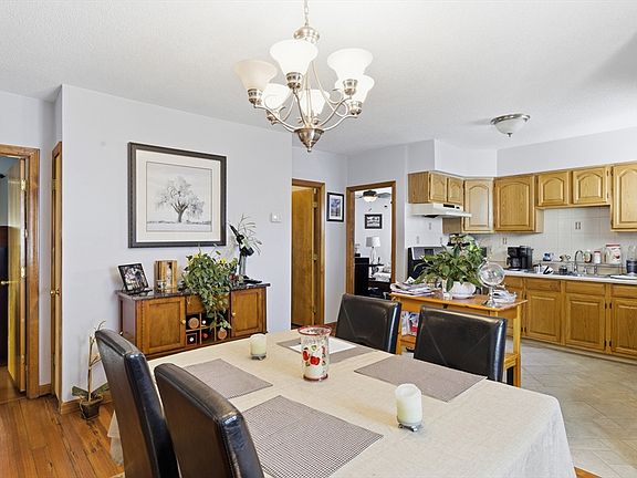5th image of 442 Hope St