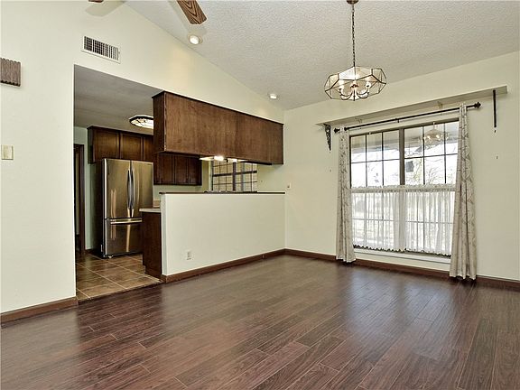 5th image of 628 Birch Ln