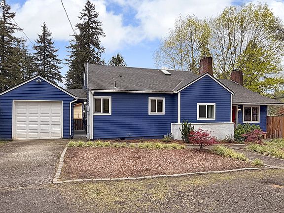 2nd image of 2410 SE Tarbell Ave