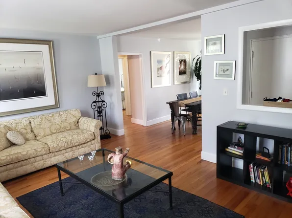 34 Hammond Pond Pkwy APT 2, Newton, MA 02467