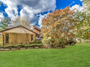 35 Aldgate Dr E, Manhasset, NY 11030