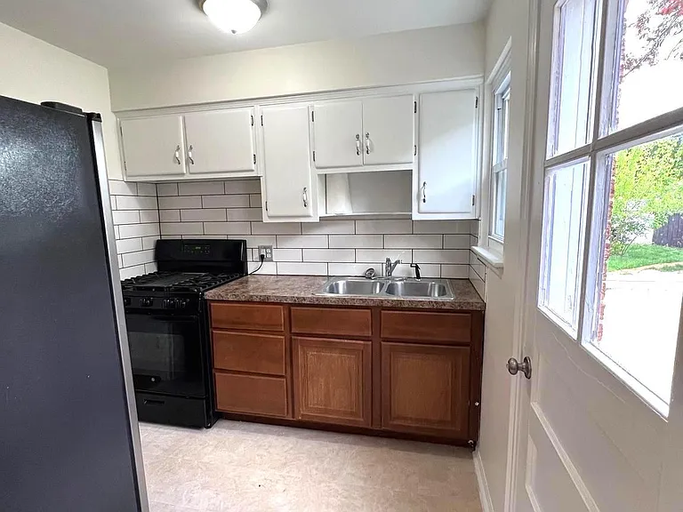 1907 Columbia Ave — Photo 7