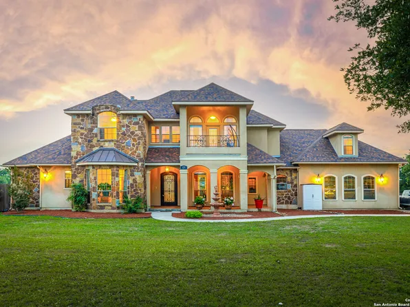 125 DIAMOND VIEW DR, La Vernia, TX 78121