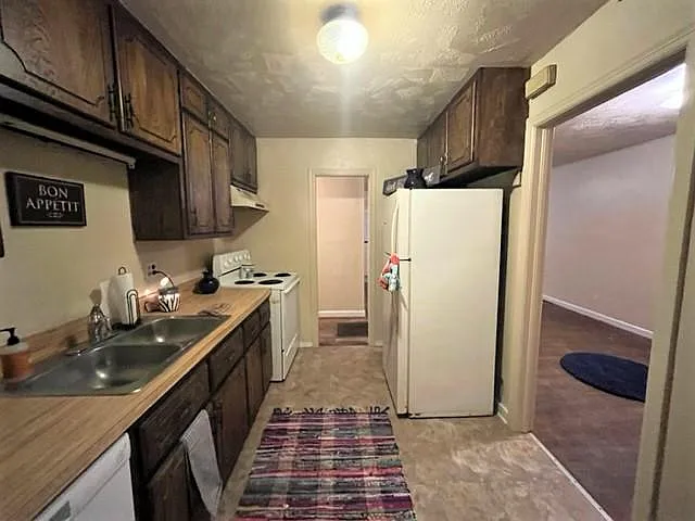 205 E Marshall Dr — Photo 5
