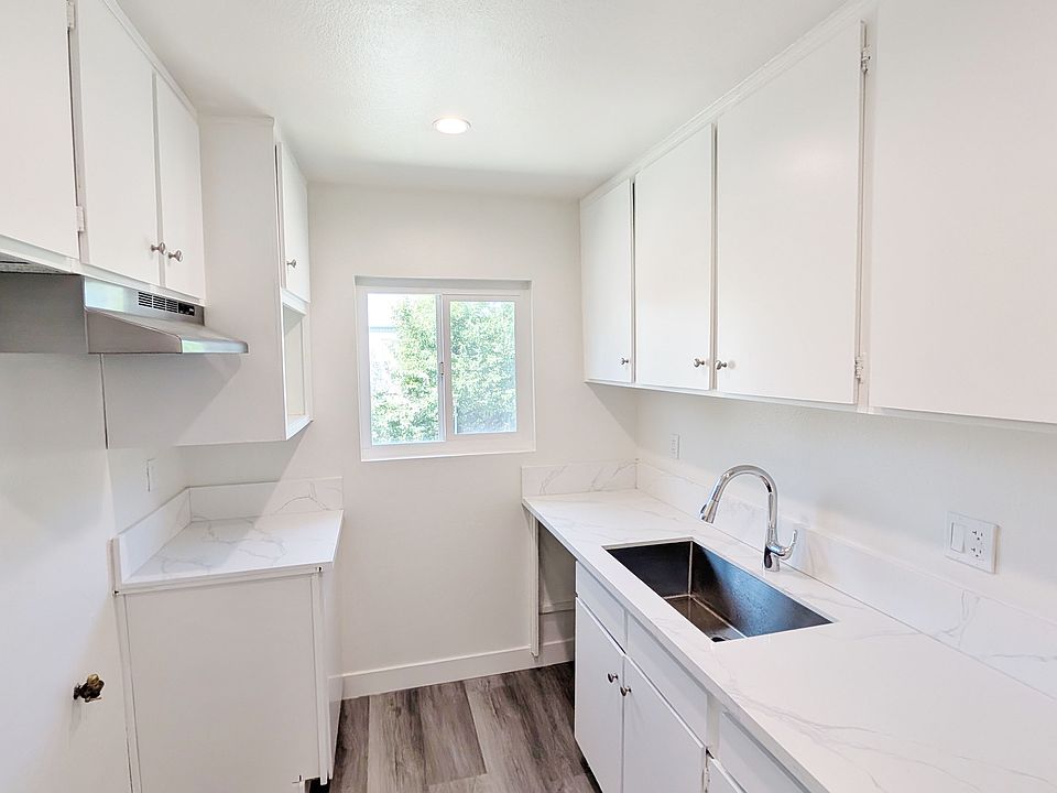 1st image of 13160 Victory Blvd #2