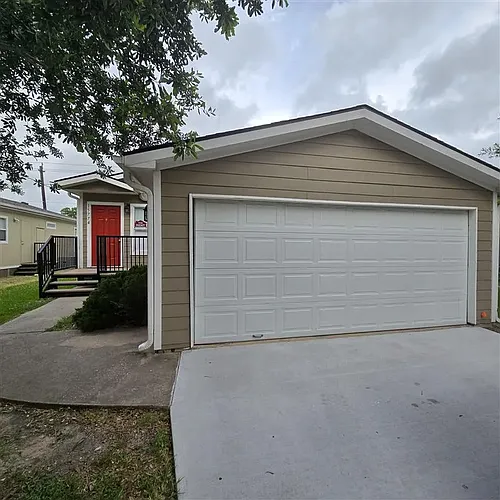 15774 Clarke Springs Dr #15774C Photo 1